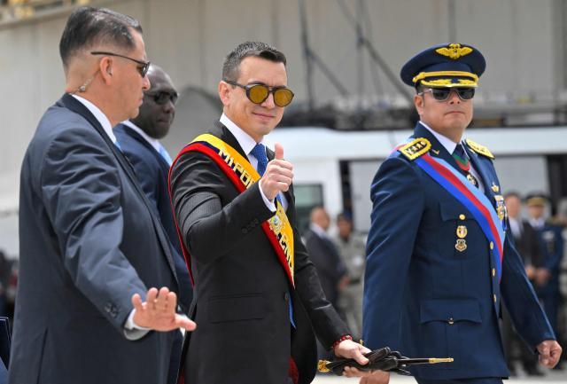 Ecuador's President Daniel Noboa gives the thumbs up during a ceremony marking the 105th anniversary of the founding of the National Aviation and Ecuadorian Air Force Day, at Mariscal Sucre Air Base in Quito, on October 27, 2025- (Photo by Rodrigo BUENDIA / AFP)