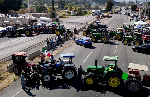 Aerial view of Jalisco farmers blocking the highway to Nogales to protest the price of corn and against the federal government in Zapopan, Jalisco state, Mexico on October 27, 2025. (Photo by ULISES RUIZ / AFP)