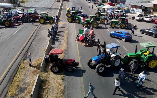 Aerial view of Jalisco farmers blocking the highway to Nogales to protest the price of corn and against the federal government in Zapopan, Jalisco state, Mexico on October 27, 2025. (Photo by ULISES RUIZ / AFP)
