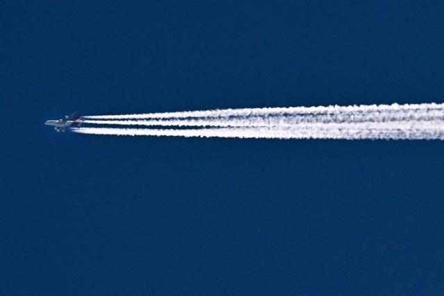 A Qantas Boeing A380 leaves a vapour trail over Melbourne on October 28, 2025, during it's flight from Sydney to Johannesburg in South Africa. (Photo by William WEST / AFP)