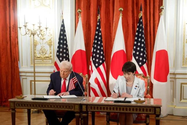 US President Donald Trump and Japan's Prime Minister Sanae Takaichi attend a signing ceremony at the Akasaka State Guest House in Tokyo on October 28, 2025. (Photo by Kiyoshi Ota / POOL / AFP)