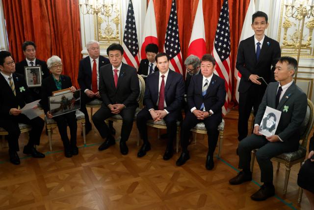 US Secretary of State Marco Rubio (C), Japan's Foreign Minister Toshimitsu Motegi (centre R) and Japan's Chief Cabinet Secretary Minoru Kihara (centre L) take part in a meeting between family members of Japanese citizens abducted by North Korea and US President Donald Trump at the Akasaka State Guest House in Tokyo on October 28, 2025. (Photo by Kiyoshi Ota / POOL / AFP)