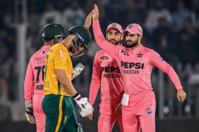 Pakistan's players celebrate after the dismissal of South Africa's Matthew Breetzke (2L) during the first Twenty20 international cricket match between Pakistan and South Africa at Rawalpindi Cricket Stadium in Rawalpindi on October 28, 2025. (Photo by Farooq NAEEM / AFP)
