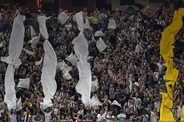 Atletico Mineiro fans cheer for their team during the Copa Sudamericana semifinal second leg football match between Brazil's Atletico Mineiro and Ecuador's Independiente del Valle at the Arena MRV stadium in Belo Horizonte, Brazil, on October 28, 2025. (Photo by DOUGLAS MAGNO / AFP)