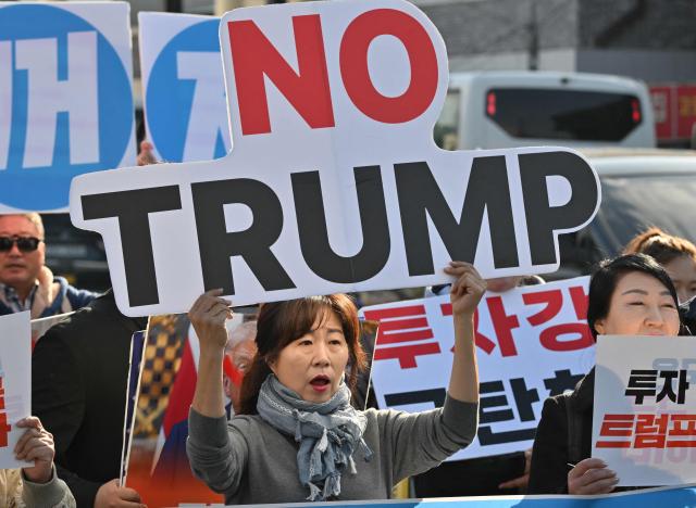 A South Korean protester holds a placard reading "No Trump" during a rally against US President Trump's visit to attend the Asia-Pacific Economic Cooperation (APEC) Summit, in Gyeongju on October 29, 2025. (Photo by Jung Yeon-je / AFP)