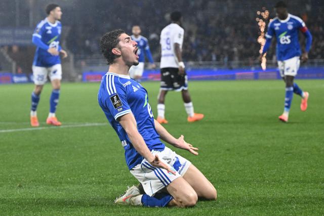 Strasbourg’s Argentine forward #09 Joaquin Panichelli  (C) celebrates his team’s first goal during the French L1 football match between RC Strasbourg Alsace and AJ Auxerre at the Stade de la Meinau in Strasbourg, eastern France, on October 29, 2025. (Photo by SEBASTIEN BOZON / AFP)