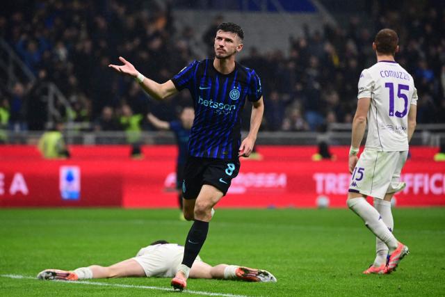 Inter Milan's Croatian midfielder #8 Petar Sucic celebrates after scoring his team's second goal during the Italian Serie A football match between Inter Milan and Fiorentina at San Siro stadium in Milan, on October 29, 2025. (Photo by PIERO CRUCIATTI / AFP)