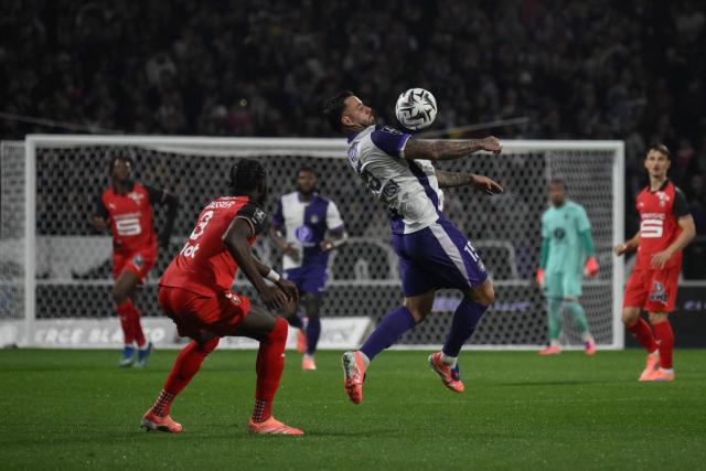 Toulouse's Norwegian midfielder #15 Aron Donnum (R) controls the ball  during the French L1 football match between Toulouse FC and Stade Rennais FC at the Stadium in Toulouse, southwestern France, on October 29, 2025. (Photo by Ed JONES / AFP)