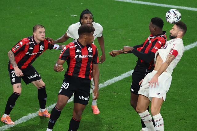 Lille's French forward #09 Olivier Giroud (R) heads the ball during the French L1 football match between OGC Nice and LOSC Lille at the Allianz Riviera stadium in Nice, south-eastern France, on October 29, 2025. (Photo by Valery HACHE / AFP)