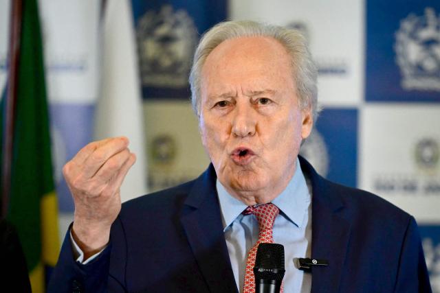 Brazil's Justice Minister Ricardo Lewandowski speaks during a press conference at the Guanabara Palace in Rio de Janeiro, Brasil on October 29, 2025, after the Operacao Contencao (Operation Containment). A day after the deadliest police operation in Brazil's history, the country is still piecing together details about the raid against a powerful drug gang in Rio de Janeiro's favelas. The official death toll stands at 119, including four police officers, after a massive operation that again exposed the violent underbelly far from the city's tourist attractions. (Photo by Pablo PORCIUNCULA / AFP)