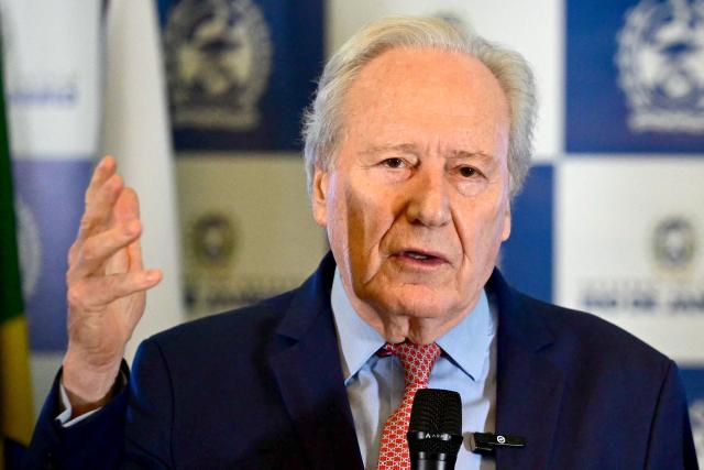 Brazil's Justice Minister Ricardo Lewandowski speaks during a press conference at the Guanabara Palace in Rio de Janeiro, Brasil on October 29, 2025, after the Operacao Contencao (Operation Containment). A day after the deadliest police operation in Brazil's history, the country is still piecing together details about the raid against a powerful drug gang in Rio de Janeiro's favelas. The official death toll stands at 119, including four police officers, after a massive operation that again exposed the violent underbelly far from the city's tourist attractions. (Photo by Pablo PORCIUNCULA / AFP)