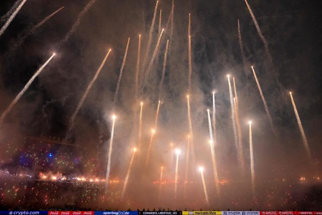 Fans of Racing shoot fireworks and display flares ahead of the Copa Libertadores semifinal second leg football match between Argentina's Racing and Brazil's Flamengo at the Presidente Juan Domingo Peron - El Cilindro stadium in Avellaneda, Buenos Aires province, on October 29, 2025. (Photo by JUAN MABROMATA / AFP)