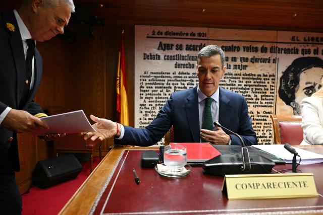 Spanish Prime Minister Pedro Sanchez attends an inquiry hearing before a Senate committee on October 30, 2025 at the Senate in Madrid. Spanish Prime Minister Pedro Sanchez today attempts to offer explanations to hostile lawmakers investigating a corruption scandal that has threatened to topple his minority left-wing government. (Photo by Javier SORIANO / AFP)