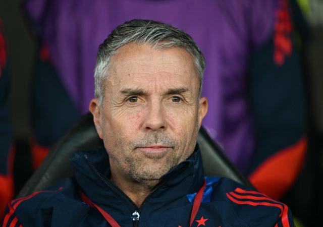 Universidad de Chile's Argentine head coach Gustavo Alvarez looks on ahead of the Copa Sudamericana semifinal second leg football match between Argentina's Lanus and Chile's Universidad de Chile at the Ciudad de Lanus stadium in Lanus, Buenos Aires province, on October 30, 2025. (Photo by Luis ROBAYO / AFP)