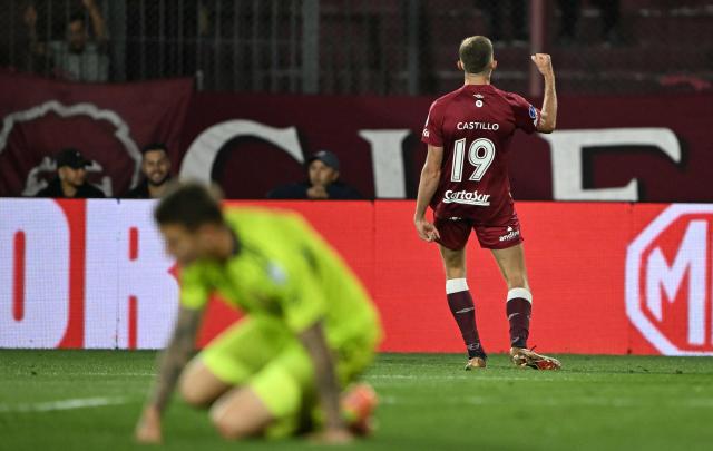 Lanus' midfielder #19 Rodrigo Castillo celebrates scoring his team's first goal during the Copa Sudamericana semifinal second leg football match between Argentina's Lanus and Chile's Universidad de Chile at the Ciudad de Lanus stadium in Lanus, Buenos Aires province, on October 30, 2025. (Photo by Luis ROBAYO / AFP)