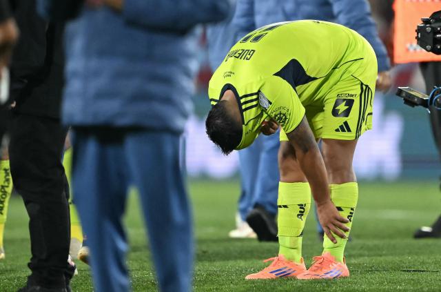 Universidad de Chile's forward #11 Nicolas Guerra reacts after losing the Copa Sudamericana semifinal second leg football match between Argentina's Lanus and Chile's Universidad de Chile at the Ciudad de Lanus stadium in Lanus, Buenos Aires province, on October 30, 2025. (Photo by Luis ROBAYO / AFP)