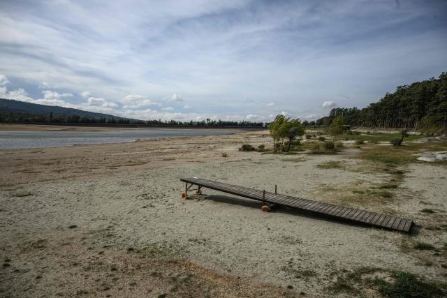 This photograph shows the low water level of Saint Ferreol lake, which feeds the Canal du Midi, near Revel, south-western France on October 31, 2025. Navigation on the Canal du Midi will be restricted from November 3, 2025 due to drought affecting the water reserves of the feeder lakes, according to information released on October 31, 2025 by the manager of this waterway, which is popular with boaters. (Photo by Ed JONES / AFP)
