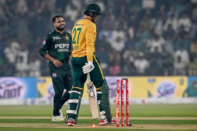 South Africa's George Linde (R) is clean bowled by Pakistan's Faheem Ashraf (L) during the second Twenty20 international cricket match between Pakistan and South Africa at Gaddafi Stadium in Lahore on October 31, 2025. (Photo by Farooq NAEEM / AFP)