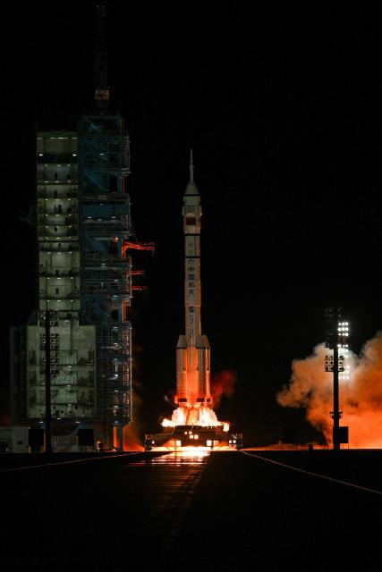 A Long March-2F carrier rocket, carrying the Shenzhou-21 spacecraft and a crew of three astronauts, lifts off from the Jiuquan Satellite Launch Centre in the Gobi desert, in northwest China on October 31, 2025. A new crew took off for China's Tiangong space station on October 31, including the country's youngest ever astronaut and four lab mice. (Photo by Hector RETAMAL / AFP)