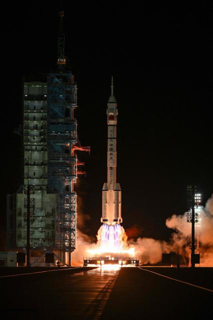 A Long March-2F carrier rocket, carrying the Shenzhou-21 spacecraft and a crew of three astronauts, lifts off from the Jiuquan Satellite Launch Centre in the Gobi desert, in northwest China on October 31, 2025. A new crew took off for China's Tiangong space station on October 31, including the country's youngest ever astronaut and four lab mice. (Photo by Hector RETAMAL / AFP)