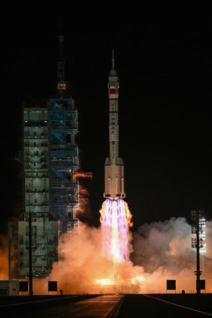 A Long March-2F carrier rocket, carrying the Shenzhou-21 spacecraft and a crew of three astronauts, lifts off from the Jiuquan Satellite Launch Centre in the Gobi desert, in northwest China on October 31, 2025. A new crew took off for China's Tiangong space station on October 31, including the country's youngest ever astronaut and four lab mice. (Photo by Hector RETAMAL / AFP)