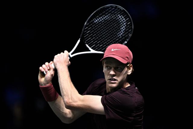 Italy's Jannik Sinner plays against US Ben Shelton during their men's singles quarter-final match on day five of the Paris ATP Masters 1000 tennis tournament at the Paris La Défense Arena in Nanterre, on the outskirts of Paris, on October 31, 2025. (Photo by JULIEN DE ROSA / AFP)