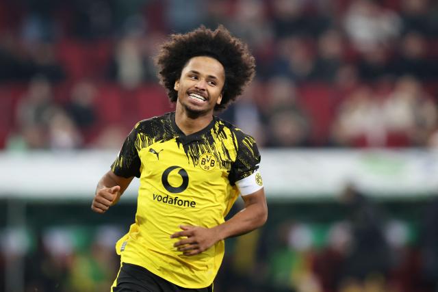 Dortmund's German forward #27 Karim Adeyemi celebrates at the end of the German first division Bundesliga football match between FC Augsburg and Borussia Dortmund in Augsburg, southern Germany on October 31, 2025. Dortmund won the match 1-0. (Photo by Alexandra BEIER / AFP) / DFL REGULATIONS PROHIBIT ANY USE OF PHOTOGRAPHS AS IMAGE SEQUENCES AND/OR QUASI-VIDEO