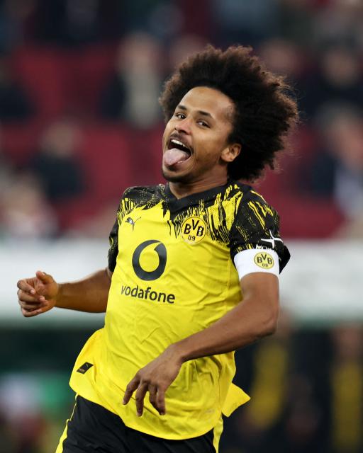 Dortmund's German forward #27 Karim Adeyemi celebrates at the end of the German first division Bundesliga football match between FC Augsburg and Borussia Dortmund in Augsburg, southern Germany on October 31, 2025. Dortmund won the match 1-0. (Photo by Alexandra BEIER / AFP) / DFL REGULATIONS PROHIBIT ANY USE OF PHOTOGRAPHS AS IMAGE SEQUENCES AND/OR QUASI-VIDEO