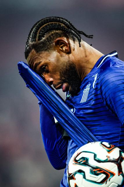 Charleroi's Belgian defender #24 Mardochee Nzita Theto reacts during the Belgian Pro League first division football match between Standard de Liege and Sporting Charleroi, in Liege on October 31, 2025. (Photo by BRUNO FAHY / Belga / AFP) / Belgium OUT