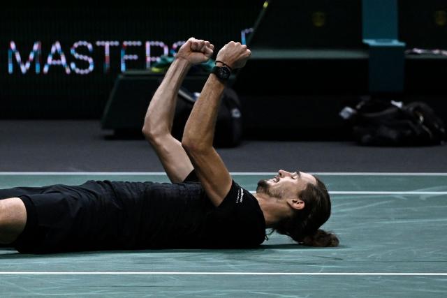 Germany's Alexander Zverev celebrates after winning against Russia's Daniil Medvedev at the end of their men's singles quarter-final match on day five of the Paris ATP Masters 1000 tennis tournament at the Paris La Défense Arena in Nanterre, on the outskirts of Paris, on October 31, 2025. (Photo by JULIEN DE ROSA / AFP)