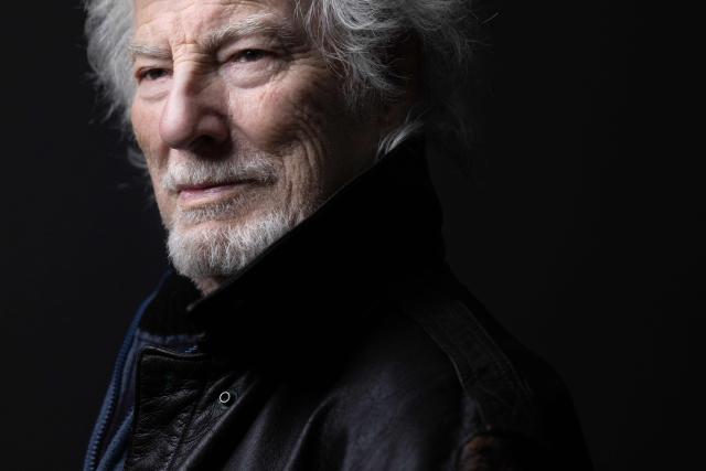 (FILES) French singer, songwriter, and composer Hugues Aufray poses for a photo session at his home, in Marly-le-Roi near Paris, on October 14, 2025. "Santiano", "Céline", "Stewball"...: crowned with timeless successes, including adaptations of his friend Bob Dylan's songs, Hugues Aufray, a guiding figure in Francophone music, continues his journey with undiminished energy and embarks on a new tour at the age of 96. (Photo by JOEL SAGET / AFP)
