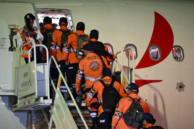 Members of the General Directorate of Civil Protection of El Salvador (DGPC) board a plane with humanitarian aid bound for Jamaica, ordered by El Salvador's President Nayib Bukele, after the passage of Hurricane Melissa, at the tarmac of San Oscar Romero International Airport in San Luis Talpa, El Salvador on October 31, 2025. Melissa, the worst Atlantic hurricane in nearly a century, left at least 30 dead in Haiti and 19 in Jamaica, as well as parts of Cuba in ruins, as it moved through the Caribbean toward Bermuda on Thursday. (Photo by Marvin RECINOS / AFP)