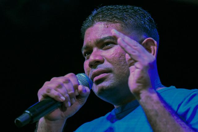 (FILES) Guyana's presidential candidate Azruddin Mohamed from the WIN party delivers a speech during a rally in Georgetown on August 30, 2025. Billionaire Azruddin Mohamed, who came second in Guyana's presidential election in September, and his father, Nazar Mohamed, who made his fortune in gold, were arrested on October 31, 2025, at the request of the United States before being released in the evening, according to local media reports. (Photo by Joaquin Sarmiento / AFP)