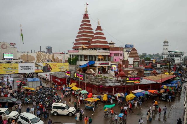 People gather next to the Hindu Mahavir Temple in Patna on November 1, 2025. (Photo by Niharika KULKARNI / AFP)