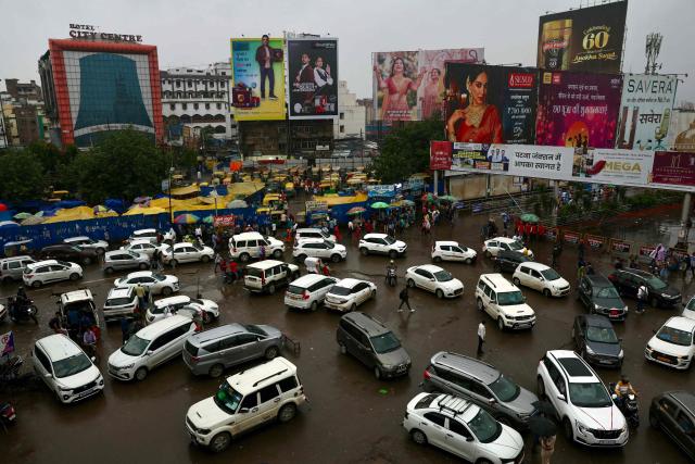 Vehicles are parked next to a train station in Patna on November 1, 2025. (Photo by Niharika KULKARNI / AFP)