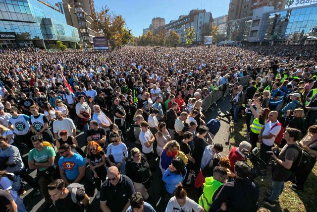 Attendees observe 16 minutes of silence during a gathering marking the first anniversary of the Novi Sad railway station tragedy, in Novi Sad, on November 1, 2025. Tens of thousands gather in Serbia's second largest city Novi Sad to commemorate victims of a railway station collapse a year ago that triggered mass protests. On November 1, 2024, the collapse of the canopy at the newly-renovated railway station in Novi Sad killed 16 people. Regular student-led protests have gripped the Balkan nation since the tragedy, which became a symbol of entrenched corruption. (Photo by Andrej ISAKOVIC / AFP)