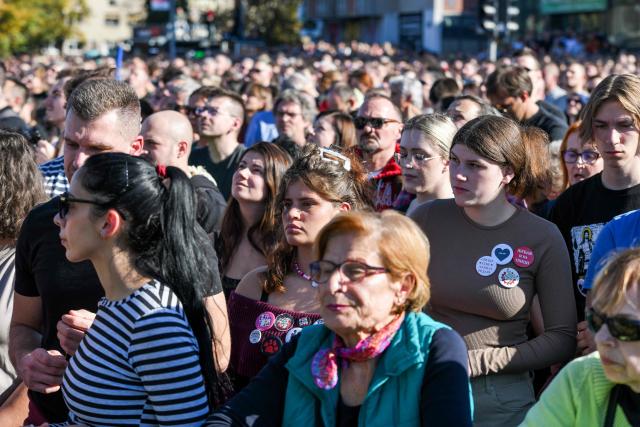 Attendees observe 16 minutes of silence during a gathering marking the first anniversary of the Novi Sad railway station tragedy, in Novi Sad, on November 1, 2025. Tens of thousands gather in Serbia's second largest city Novi Sad to commemorate victims of a railway station collapse a year ago that triggered mass protests. On November 1, 2024, the collapse of the canopy at the newly-renovated railway station in Novi Sad killed 16 people. Regular student-led protests have gripped the Balkan nation since the tragedy, which became a symbol of entrenched corruption. (Photo by Nenad MIHAJLOVIC / AFP)