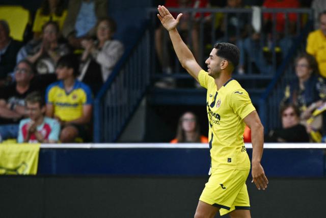 Villarreal's Spanish forward #22 Ayoze Perez Gutierrez celebrates scoring his team's fourth goal during the Spanish League football match between Villarreal CF and Rayo Vallecano de Madrid at La Ceramica Stadium in Vila-real on November 1, 2025. (Photo by JOSE JORDAN / AFP)