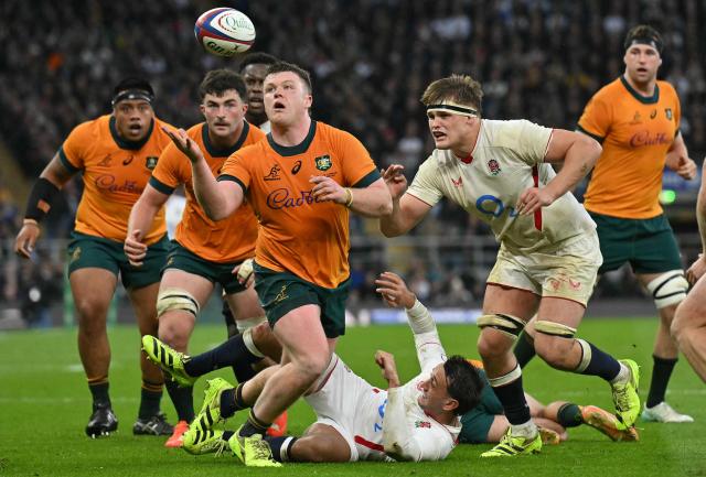 England's flanker Guy Pepper (R) vie with Australia's hooker Billy Pollard during the Autumn Nations Series international rugby union match between England and Australia at Allianz Stadium, Twickenham, in south-west London, on November 1, 2025. (Photo by Glyn KIRK / AFP)