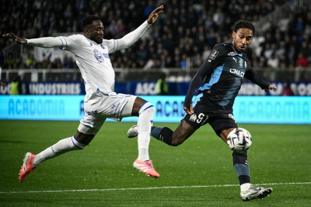 Marseille's Algerian forward #09 Amine Gouiri shoots the ball past Auxerre's Ivorian defender #20 Sinaly Diomande and misses a goal opportunity during the French L1 football match AJ Auxerre versus Olympique de Marseille (OM) at the Abbe Deschamps stadium in Auxerre, eastern France on November 1, 2025. (Photo by ARNAUD FINISTRE / AFP)