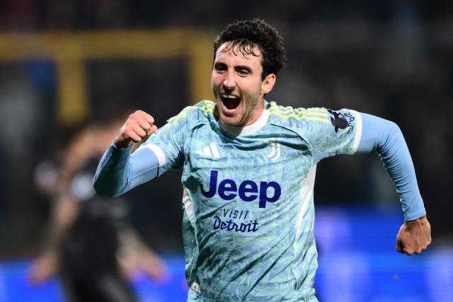 Juventus' Italian defender #27 Andrea Cambiaso celebrates after scoring a goal during the Italian Serie A football match between Cremonese and Juventus at the Giovanni Zini Stadium in Cremona on November 1, 2025.  (Photo by MARCO BERTORELLO / AFP)