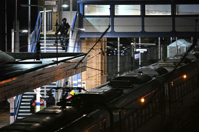 Police officers and members of the Emergency services work on platform near an LNER Azuma train at Huntingdon Station in Huntingdon, eastern England, on November 1, 2025, following a stabbing on a train. UK police said they had arrested two suspects Saturday as "a number of people" were taken to hospital after a stabbing on a train in Cambridgeshire, eastern England. "We are currently responding to an incident on a train to Huntingdon where multiple people have been stabbed," British Transport Police said on X, adding that "two people have been arrested". (Photo by JUSTIN TALLIS / AFP)