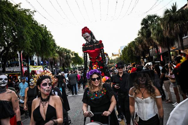 Revelers participate in a Dia de los Muertos (Day of the Dead ) celebration in Fort Lauderdale, Florida, on November 1, 2025. (Photo by CHANDAN KHANNA / AFP)
