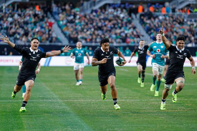 New Zealand's players celebrate after defeating Ireland in the "Gallagher Cup" international rugby test match at Soldier Field in Chicago, Illinois, on November 1, 2025. (Photo by KAMIL KRZACZYNSKI / AFP)