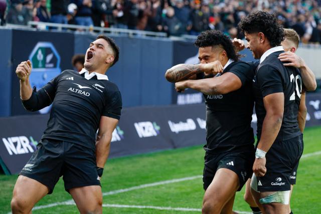 New Zealand's players celebrate after defeating Ireland in the "Gallagher Cup" international rugby test match at Soldier Field in Chicago, Illinois, on November 1, 2025. (Photo by KAMIL KRZACZYNSKI / AFP)