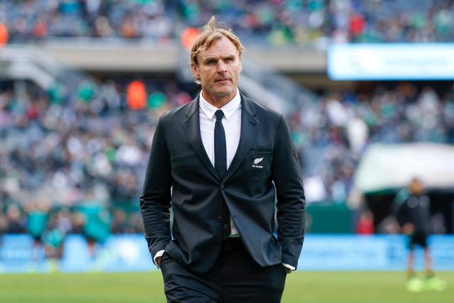 New Zealand's head coach Scott Robertson walks on the field before the "Gallagher Cup" international rugby test match against Ireland at Soldier Field in Chicago, Illinois, on November 1, 2025. (Photo by KAMIL KRZACZYNSKI / AFP)
