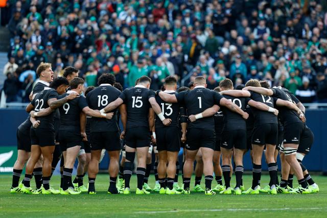 New Zealand's players huddle before the "Gallagher Cup" international rugby test match against Ireland at Soldier Field in Chicago, Illinois, on November 1, 2025. (Photo by KAMIL KRZACZYNSKI / AFP)