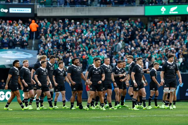 New Zealand's players line-up before the "Gallagher Cup" international rugby test match against Ireland at Soldier Field in Chicago, Illinois, on November 1, 2025. (Photo by KAMIL KRZACZYNSKI / AFP)