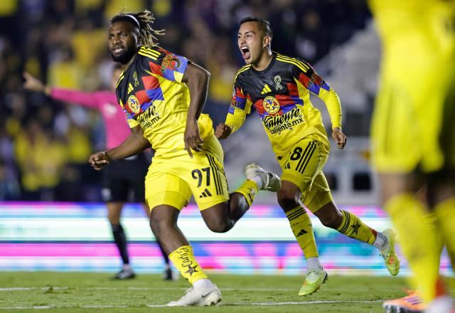America's French forward #97 Allan Saint-Maximin celebrates after scoring the opening goal during the Liga MX Apertura football match between America and Leon at the Ciudad de los Deportes Stadium in Mexico City on November 1, 2025. (Photo by Rodrigo Oropeza / AFP)