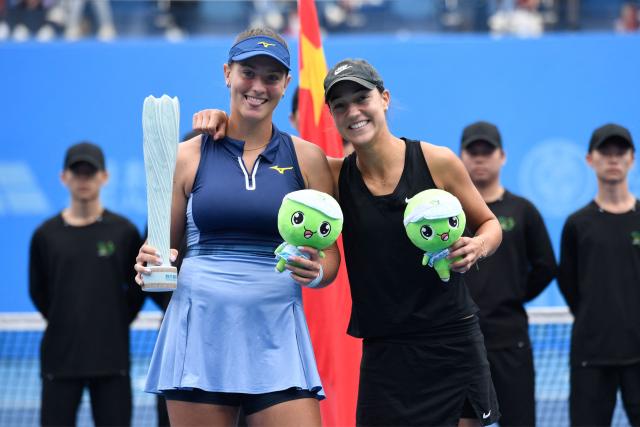 Winner USA’s Quinn Gleason ?R? and Russia’s Elena Pridankina pose with their women’s doubles trophies after winning against Russia’s Ekaterina Ovcharenko and Britain’s Emily Webley-Smith during an award ceremony following their women's doubles final match at the Jiangxi Open tennis tournament in Jiujiang, central China's Jiangxi province on November 2, 2025. (Photo by AFP) / China OUT